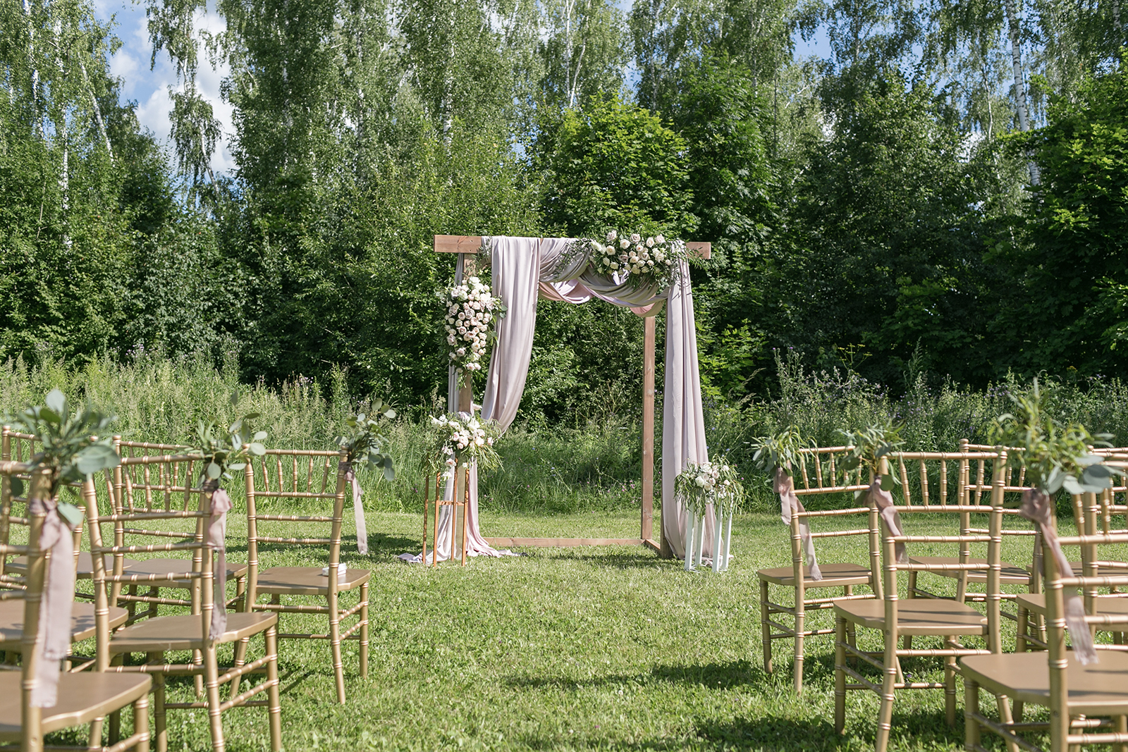 Why Outdoor Wedding Receptions Are Risky